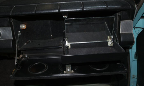 1965 Studebaker Daytona Sports Sedan glovebox.png