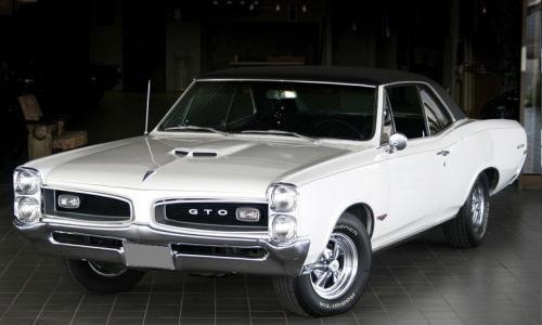 1966 Pontiac GTO Cameo Ivory plus black vinyl.jpg