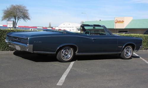 1966 Pontiac GTO convertable Marina Turquoise 4.jpg