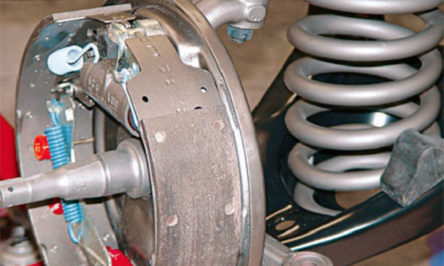 1966 Pontiac GTO drumb brakes.png