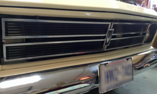 1966 Studebaker front grille and hawk emblem.png