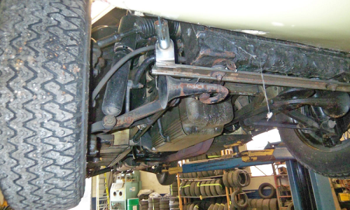1968 Jaguar E-type front suspension.png