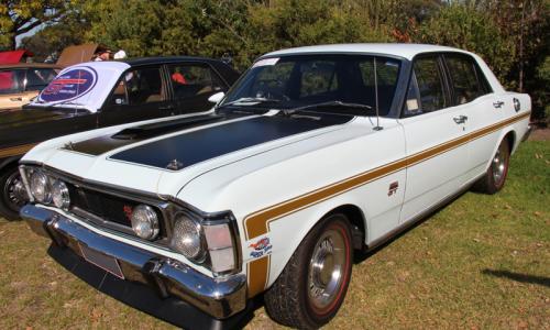 1969 1970 Falcon XW GT white with gold stripe decal (1).jpg