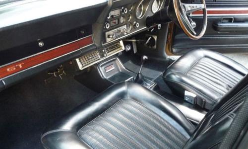 1969-1970 XW GT interior dash with air conditioning.jpg