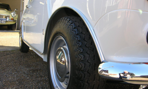 1971 MK3 Mini Cooper s front side image.png