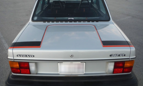 1979 Volvo 242 GT stripes over trunk lid rear images.png