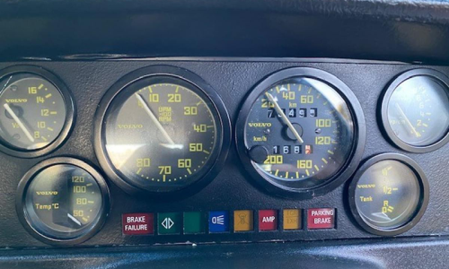 1980 Volvo 242 GT instrument panel.png