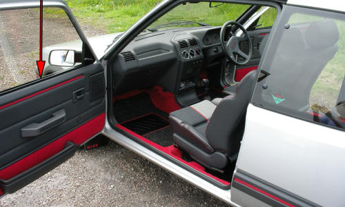 1989 Phase 1.5 Peugeot 205 GTI door card trim.png