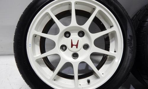 1998 Spec R Integra wheels white.jpg