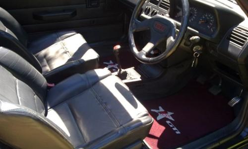 205 GTI 1FM interior.jpg