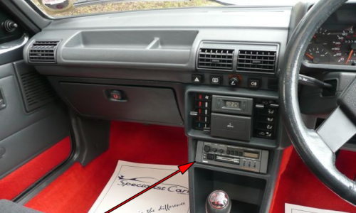 205 GTI Peugeot original Philips radio.png