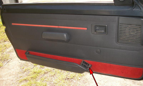 205 GTI door cards with electric windows.png
