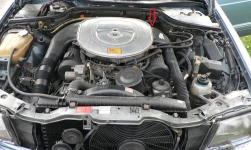 560SEC engine.jpg
