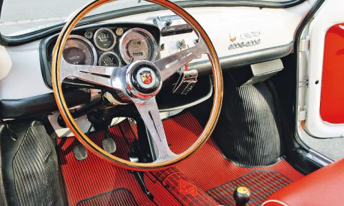 Abarth 595 SS interior.jpg