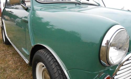 Almond Green Morris 1071 Cooper S.jpg