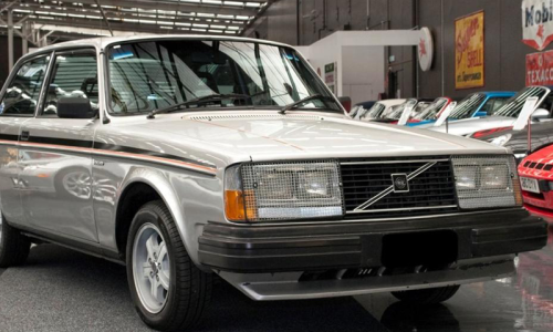 Australian 242 GT volvo late model with quad headlamps US.png