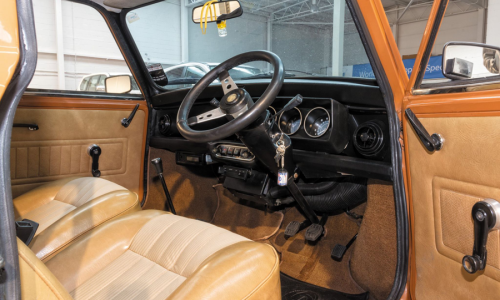 Beige Leyland Mini GTS interior dash.png