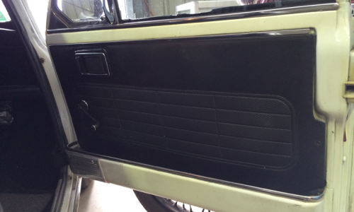 Black door card Clubman GT Australia 1972.png
