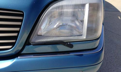 C140 Aquamarine blue headlight with windscreen washer coupe Mercedes.jpg