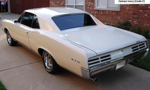 Cameo Ivory Pontiac GTO 1967.jpg