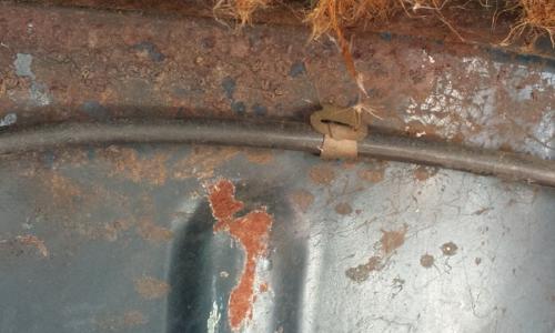 Clips used on early MK1 cars - fuel vapour lines.jpg