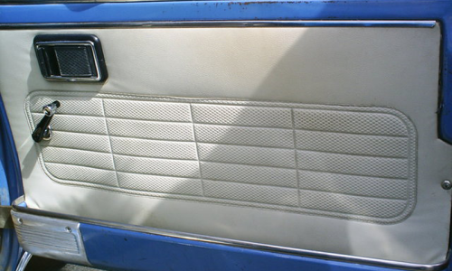 Clubman GT Kidskin door cards with basket-weave insert panel 1972.png