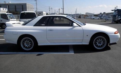 Cristal White 326 R32 GTR V-Spec II.jpg