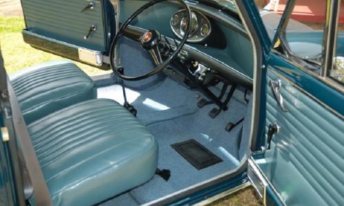 Dark blue interioe Morris Cooper S.jpg