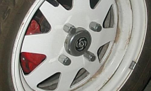 Disc brake type wheel with centre cap.jpg