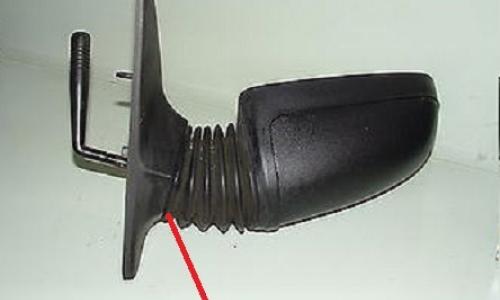 Door mirror Peugeot 205 GTI.jpg