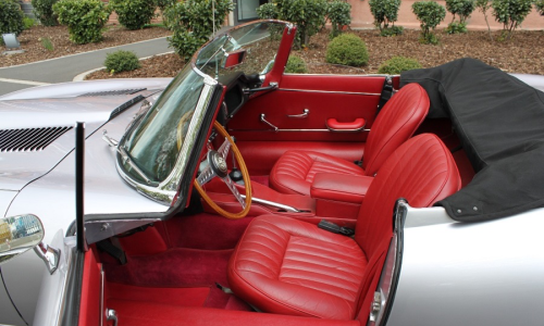 E-Type Series 1 4.2l interior image and dashboard (4).png