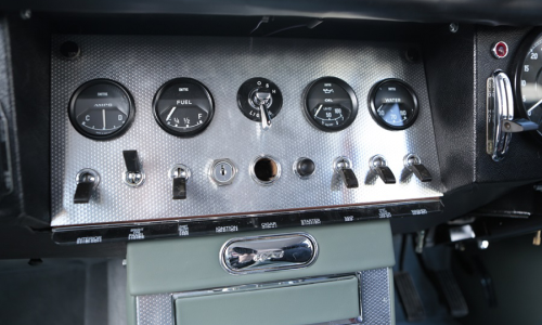 E-Type polished aluminium dashboard and instruments.png