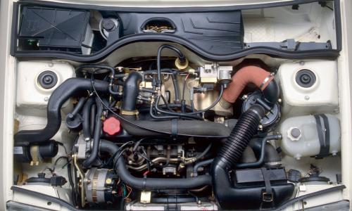 Engine bay GT Turbo Renault 5.jpg