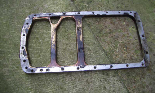 Engine block spacer 205 GTI.png