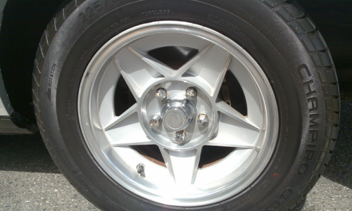 Ford XD ESP Bathurst Globe 15 inch wheels.png