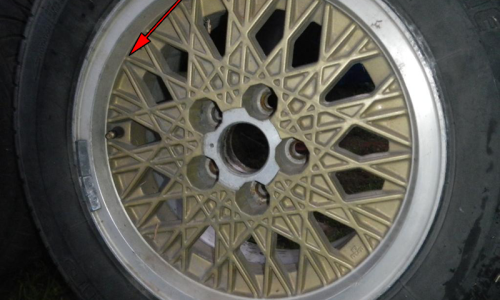 Ford XE Fairmont Ghia ESP snowflake wheels gold (2).png