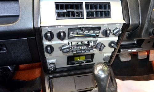 Ford XE Fairmont Ghia ESP standard Ford radio cassette.png
