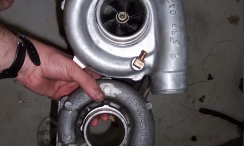 GTS-R R31 1987 Turbo size comparison.jpg