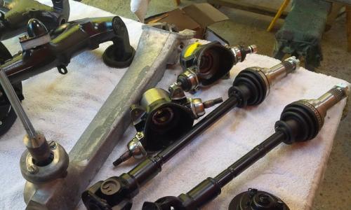 Hardy Spicer CV joints on drive shafts.jpg