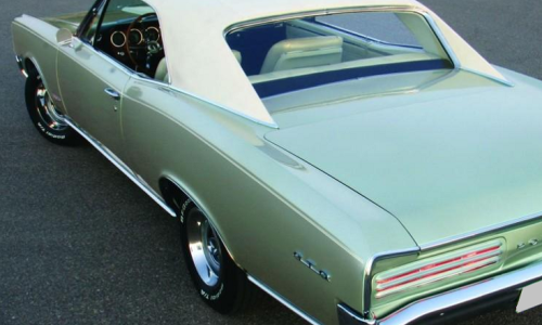 Ivory Vinyl Roof Pontiac GTO 1966 1.jpg