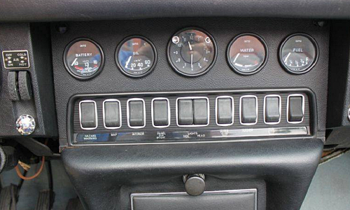 Jaguar XKE E-Type dashboard instruments rocker switches (1).png