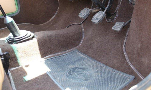 Late Leyland Mini GTS carpets brown.png