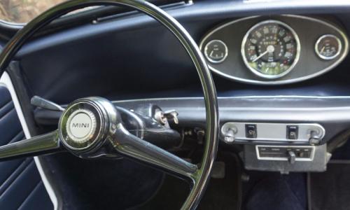 Left hand drive 1971 Cooper S dashboard image.jpg