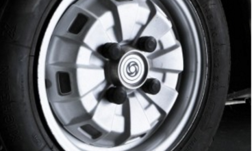 Leyland Mini 1275LS Wheel and hubcap original.png