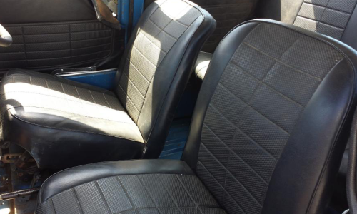 Leyland Mini Clubman GT australia front seats.png