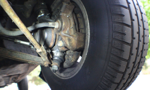 Leyland Mini Clubman GT disc brakes.png