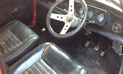 Leyland Mini GTS early black interior.png