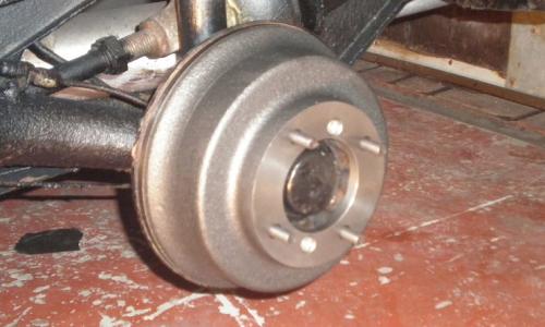 Leyland Mini LS stepped Drum brakes.jpg