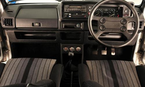 MK1 Golf GTI facelift dashboard (2).jpg
