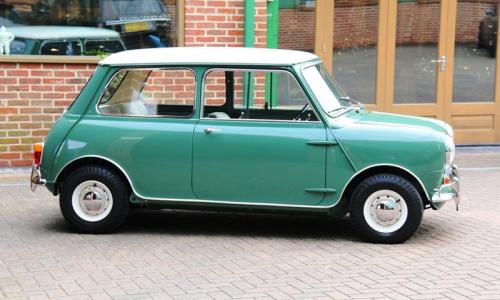 MK1 Morris Cooper S 970cc side view green.jpg